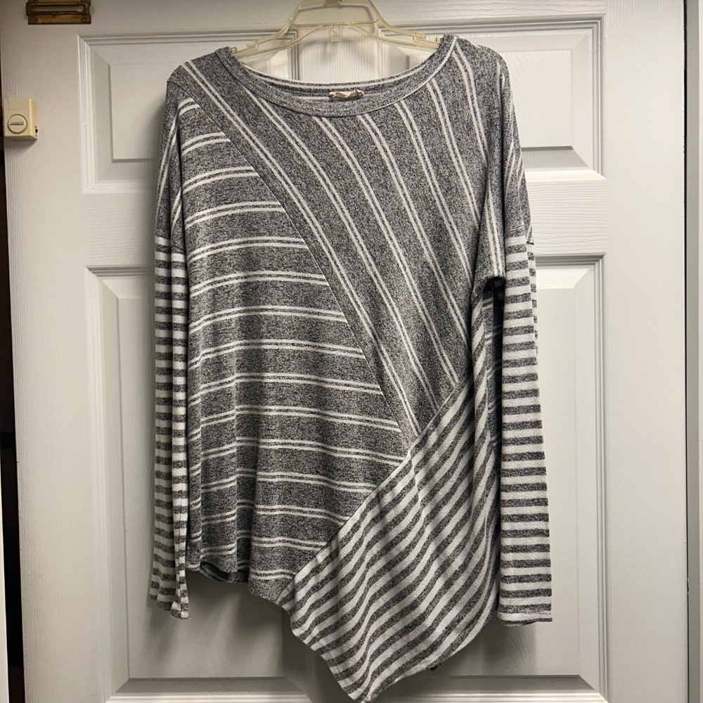 Gray and White Long Sleeve Asymmetric Top for spring, ODDY, Size XL